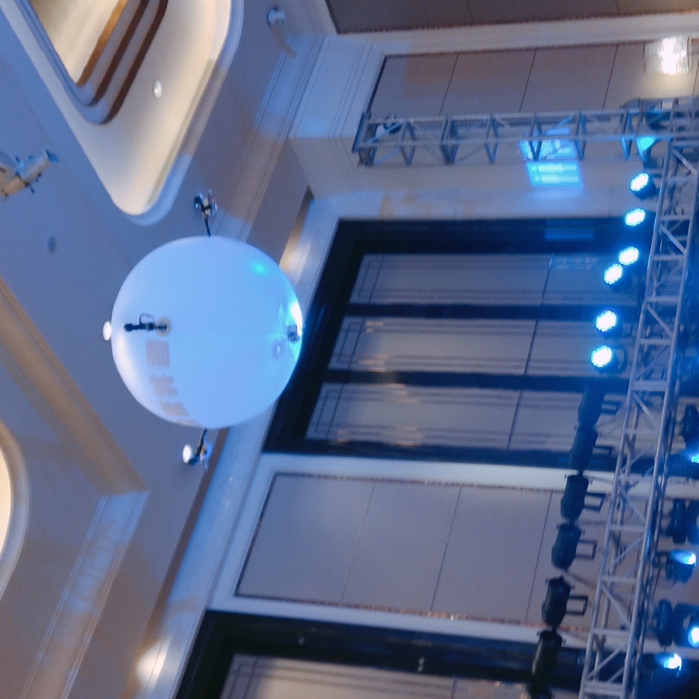 科技飞行球表演