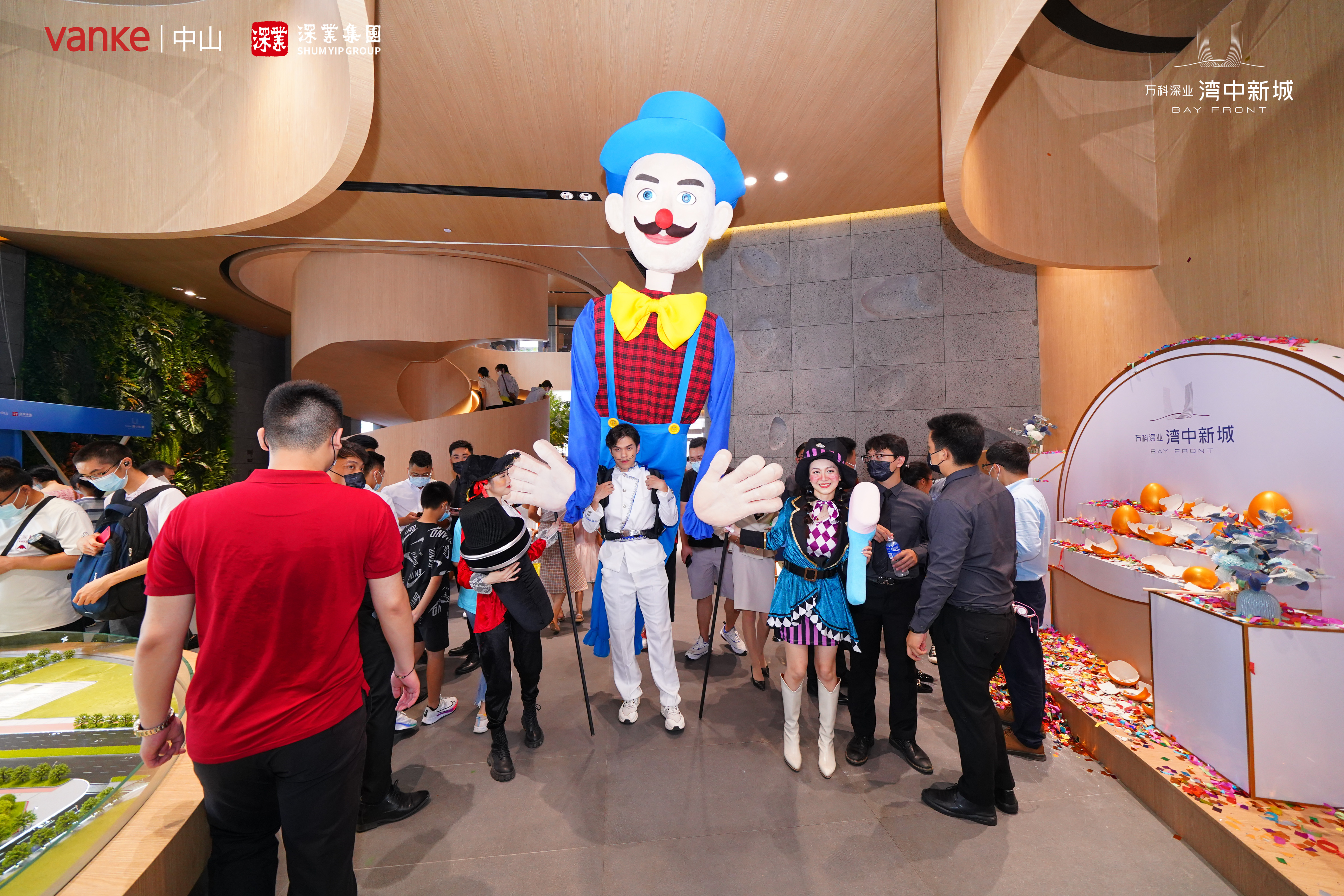   巨型提线木偶 圣诞元旦可提前预约 木偶马戏团嘉年华