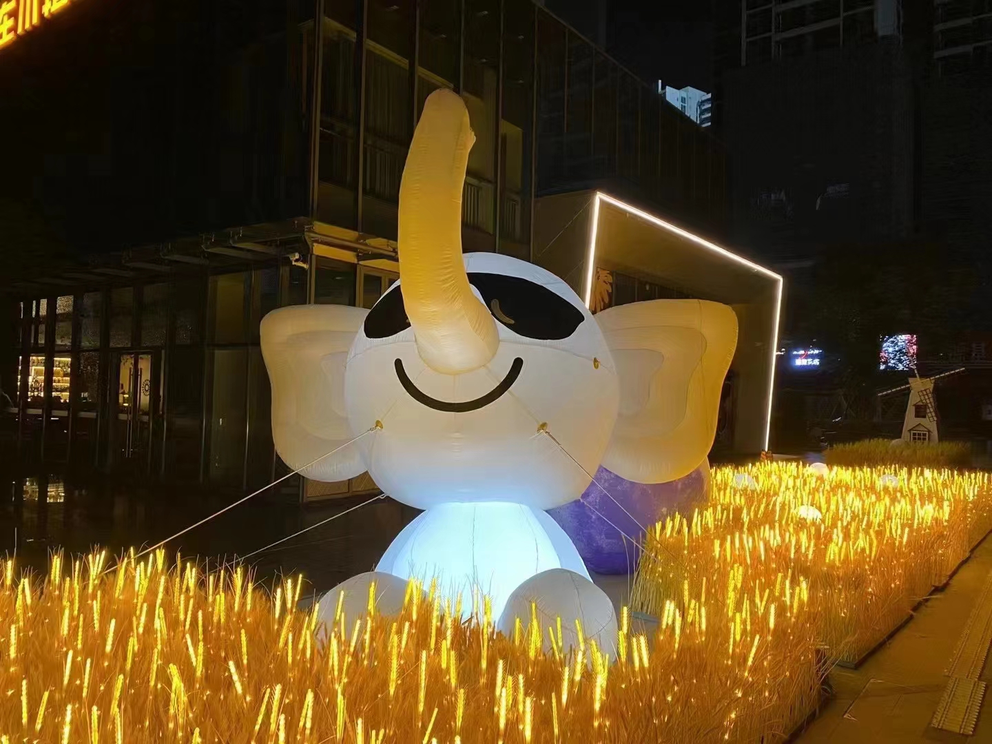 商业街区地产活动中心氛围灯饰亮化美陈制作