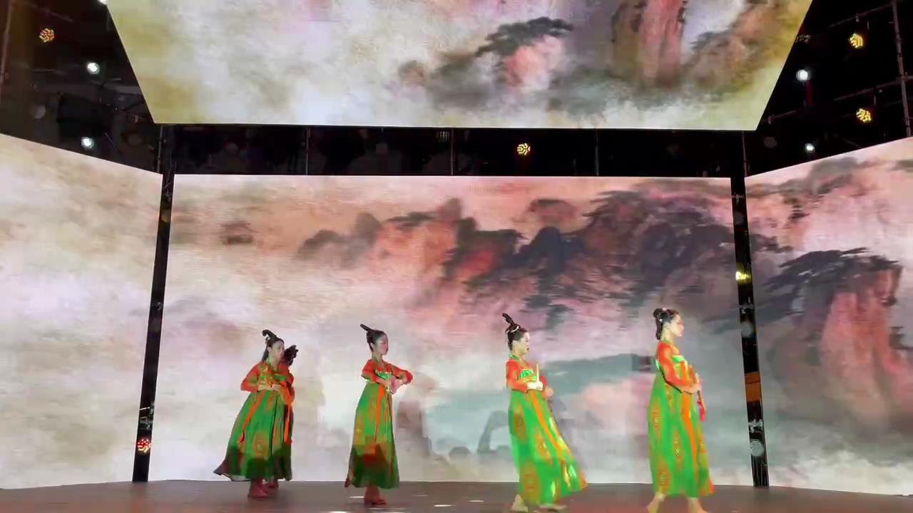 舞蹈表演《江南烟雨》