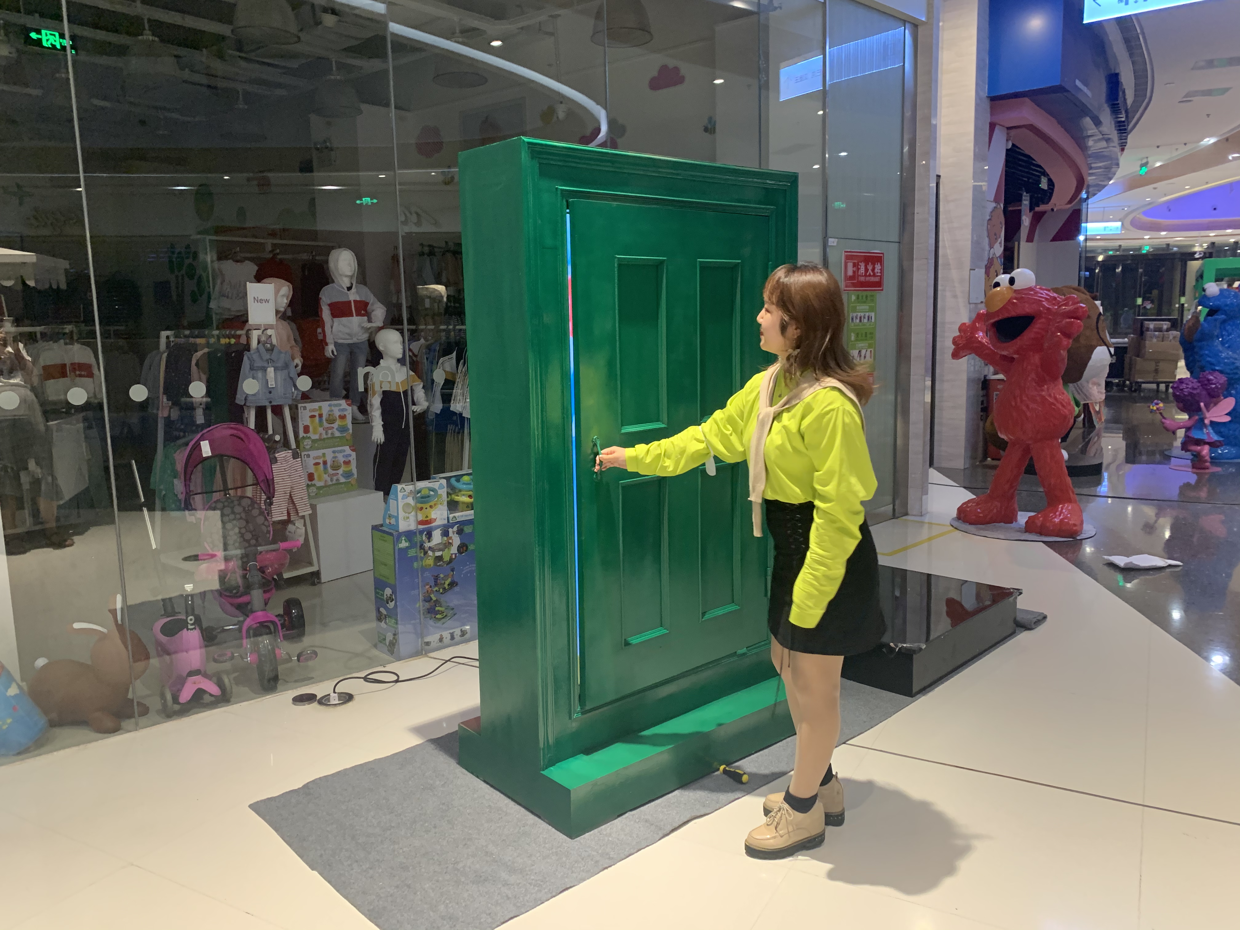 任意门互动道具时空之门
