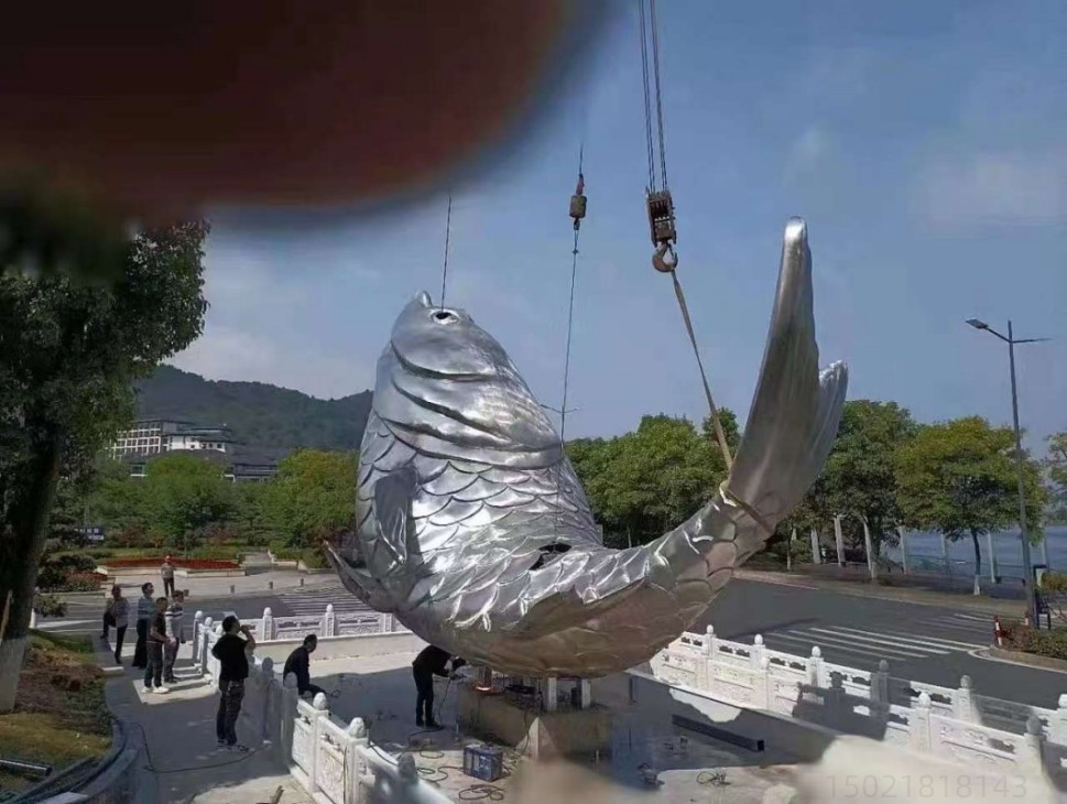 日照广场不锈钢镜面鲤鱼雕塑 鲤鱼跃龙门摆件定制
