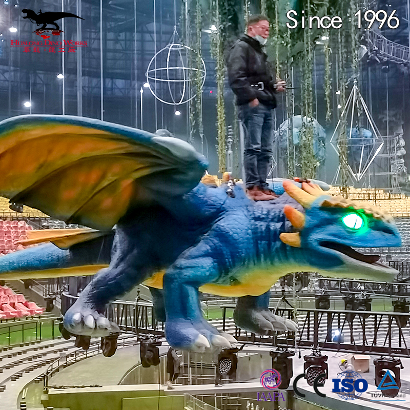 韩国室内<font style="color: #FF8F00 !important;">游乐园</font>场馆各种仿真飞龙现场表演发光发声喷雾喷火