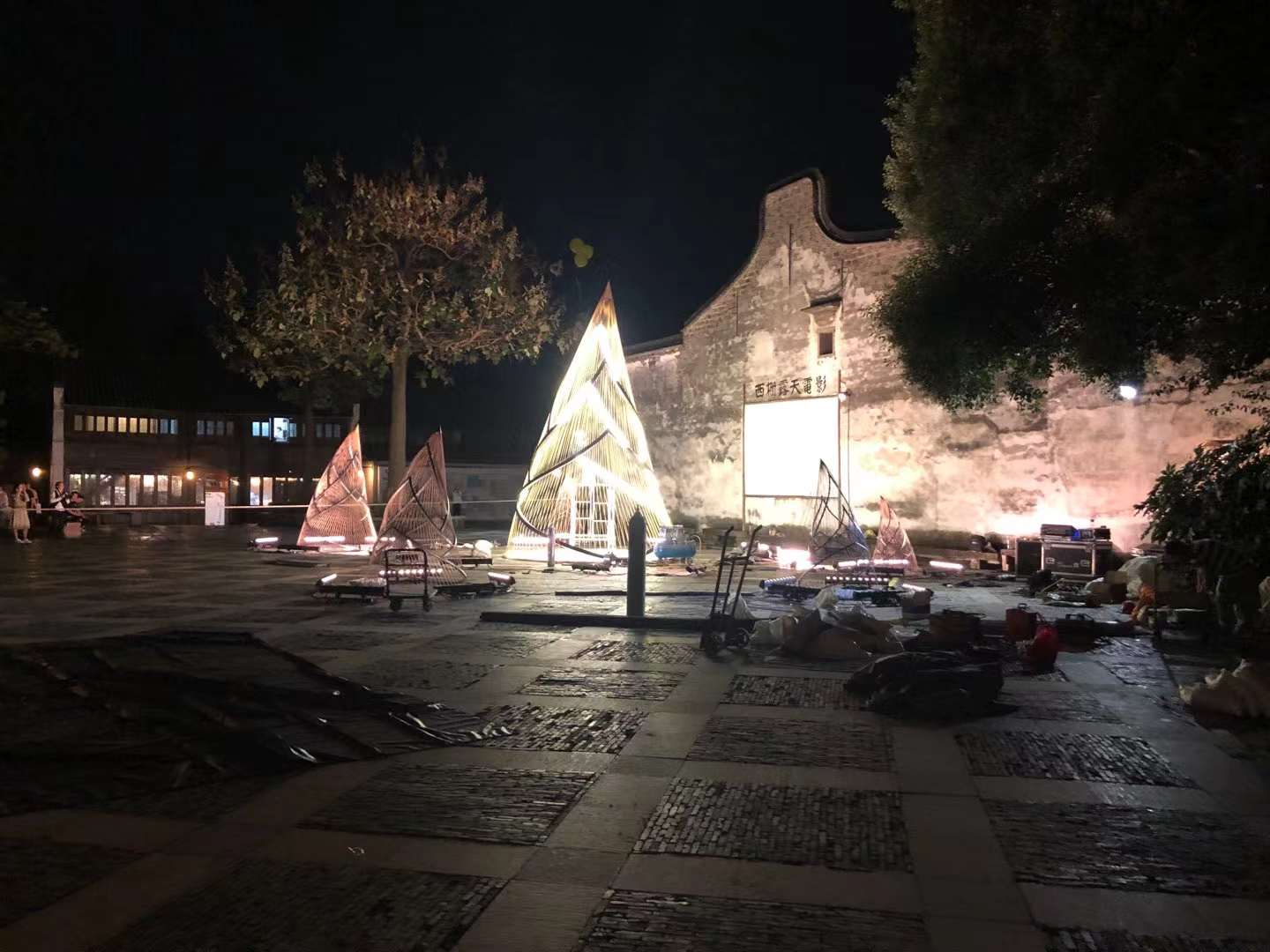 日照古城景观 不锈钢灯光竹笋雕塑 镂空植物笋雕塑定制