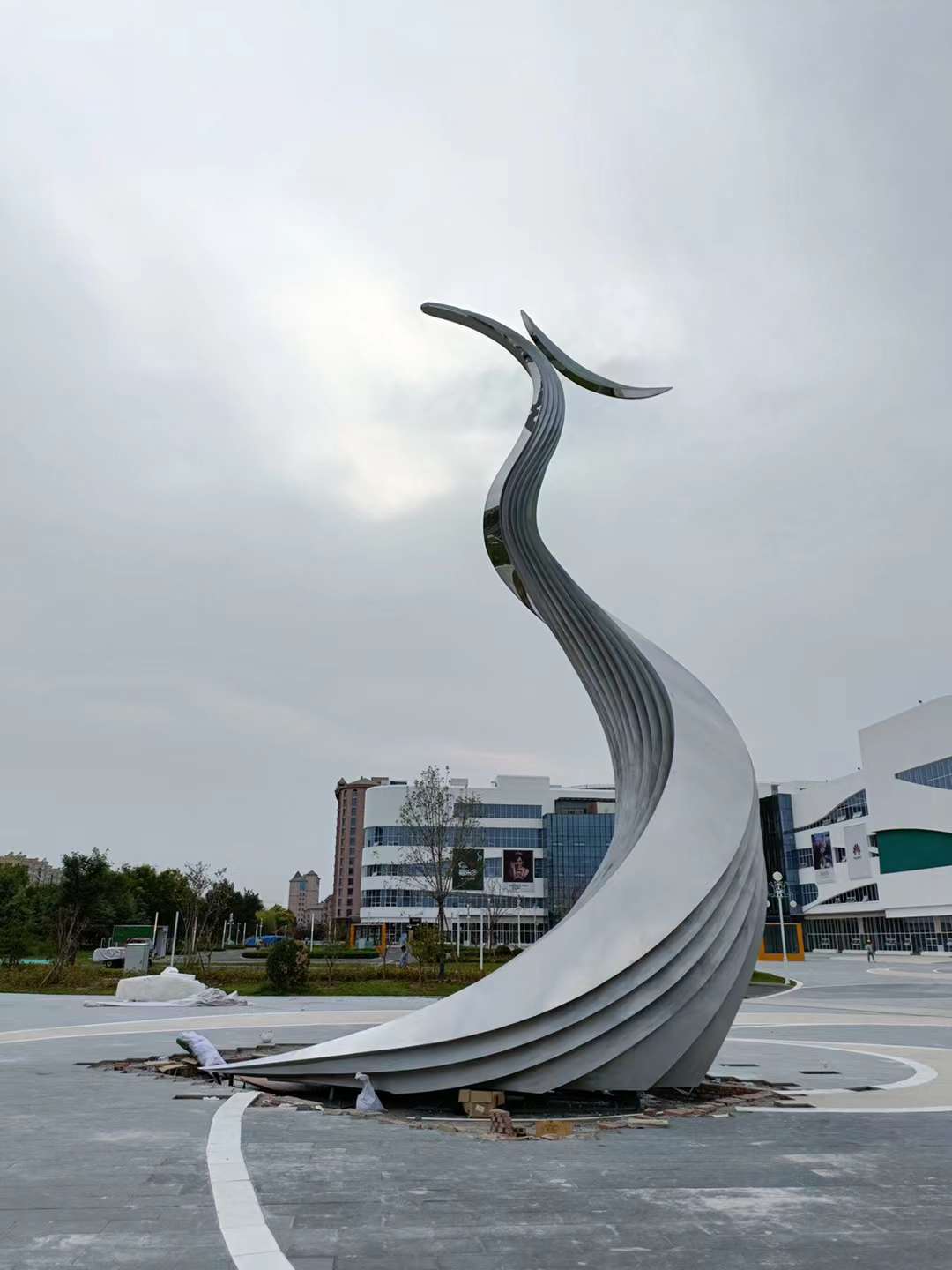 潍坊凤凰广场 不锈钢镜面凤凰雕塑 抽象艺术雕塑摆件