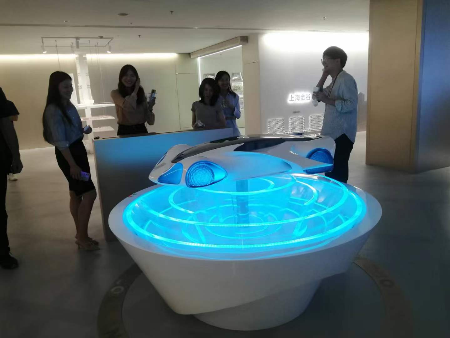 合肥科技展厅 展示不锈钢汽车雕塑 灯光雕塑定制