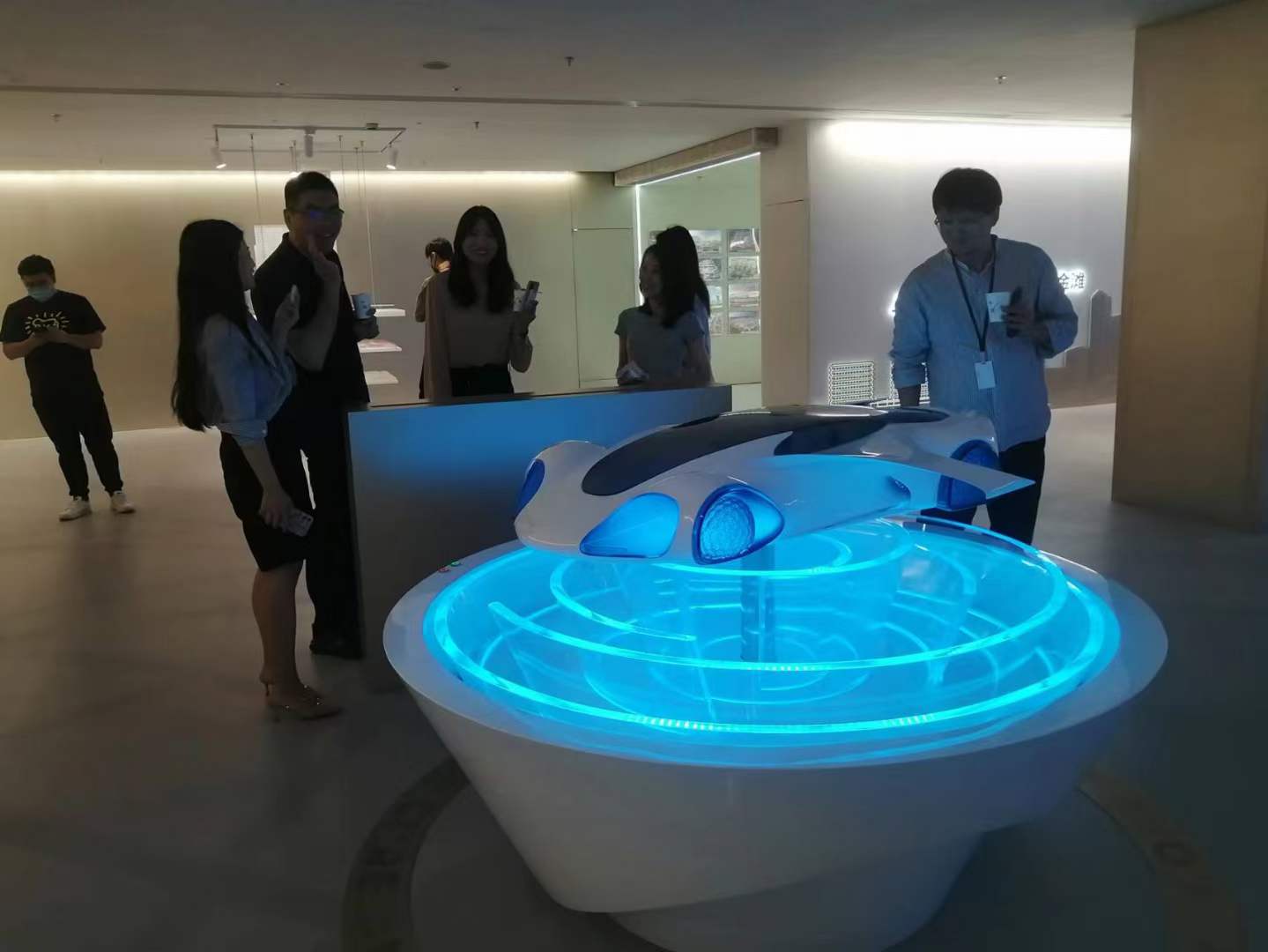 合肥科技展厅 展示不锈钢汽车雕塑 灯光雕塑定制