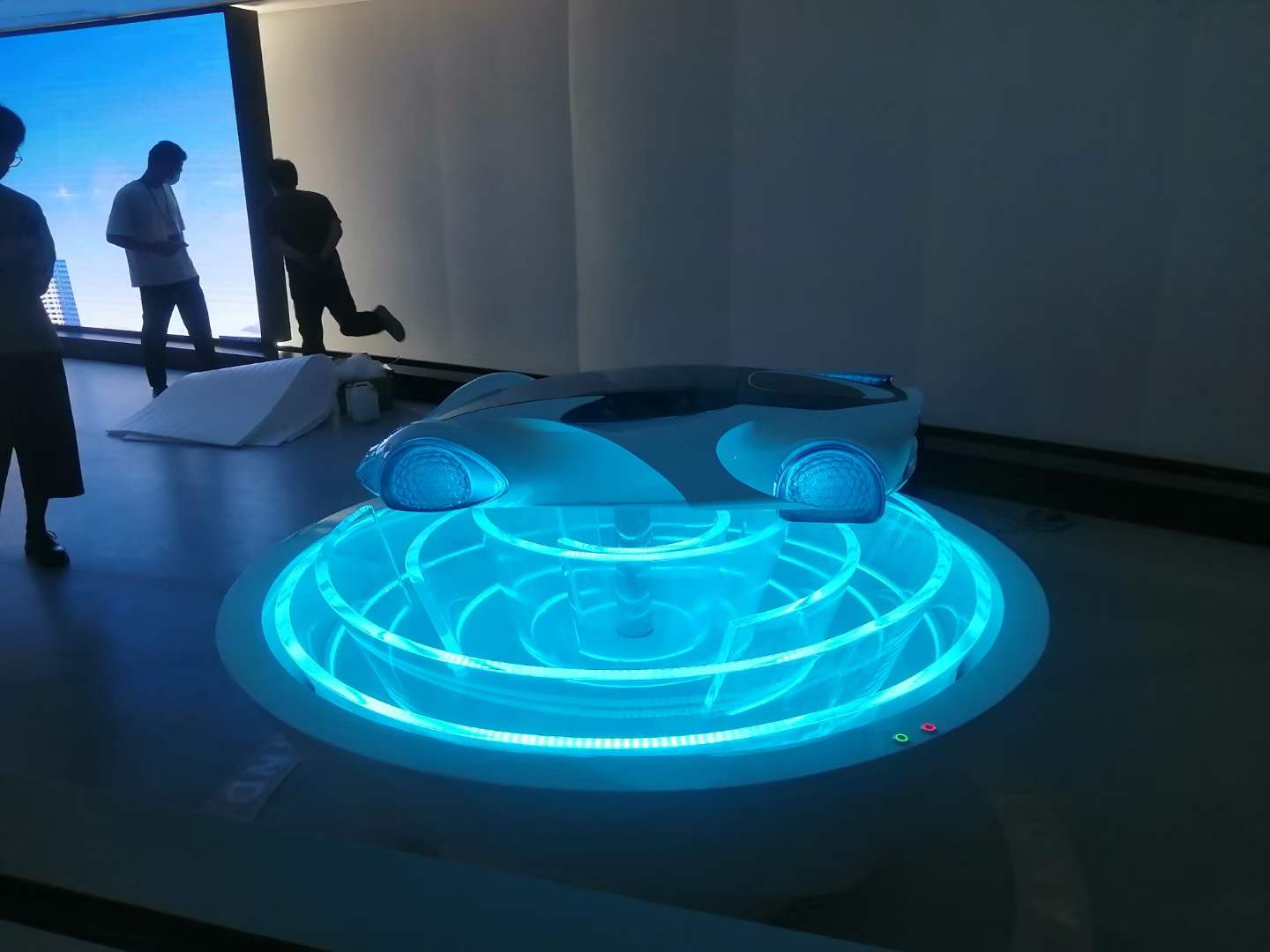 合肥科技展厅 展示不锈钢汽车雕塑 灯光雕塑定制