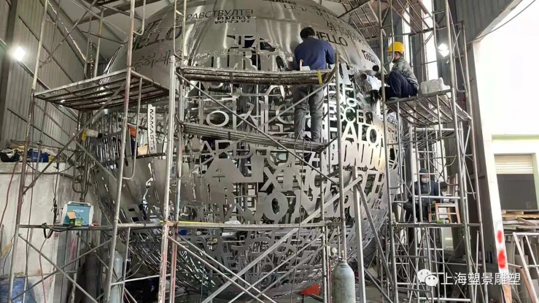 上海地铁基隆路 不锈钢镂空地球仪雕塑 旋转球制作