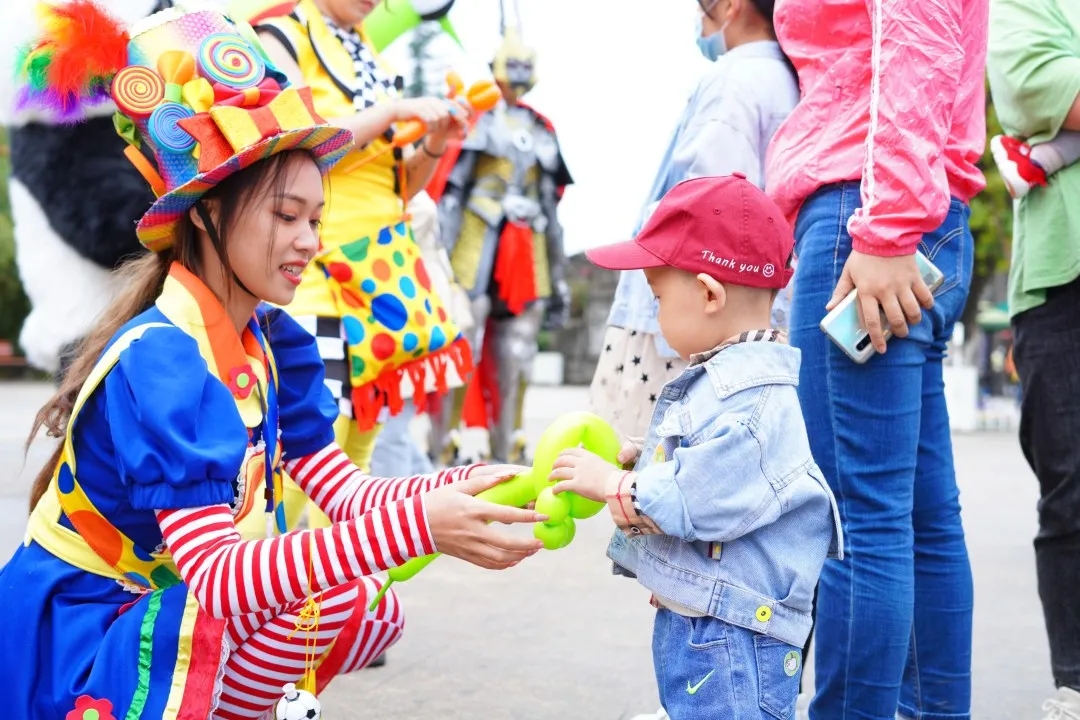 杂技小丑暖场引流表演