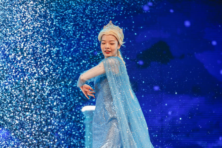 《冰雪奇缘之冰雪女王》爱莎安娜演出巡游木偶剧