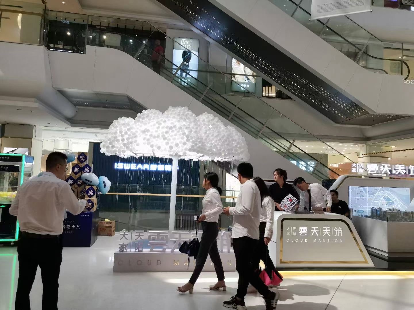 交互式云朵灯 商场美陈装饰云朵树灯 泡泡灯展览道具 灯饰 云