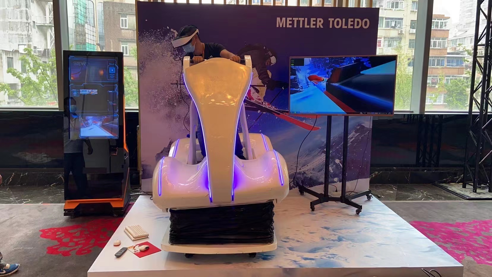 VR设备 VR9D蛋椅 VR赛车 VR神州飞船 VR飞机
