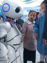 优友迎宾机器人