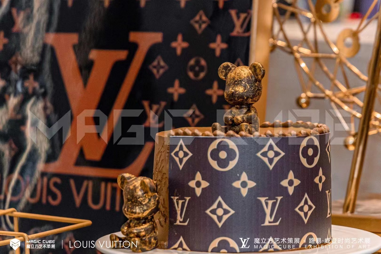 LV 路易威登传奇旅行箱艺术展