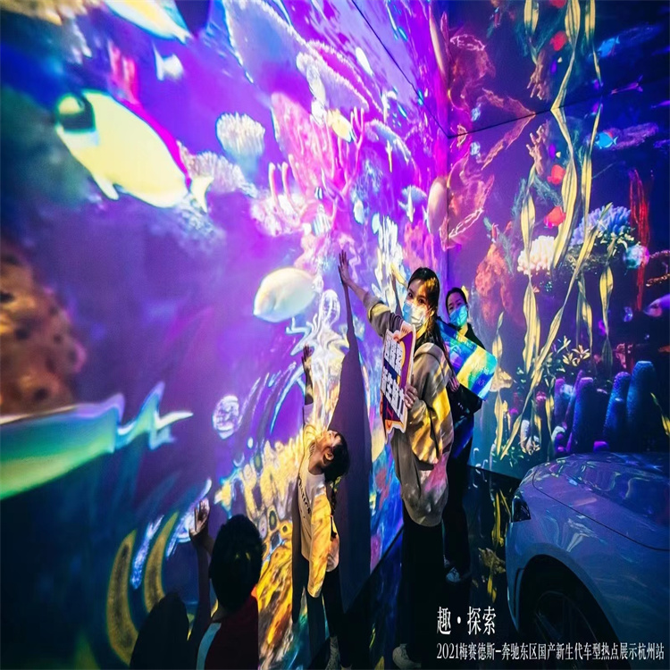 沉浸式互动投影奔驰车展 车展互动装置定制