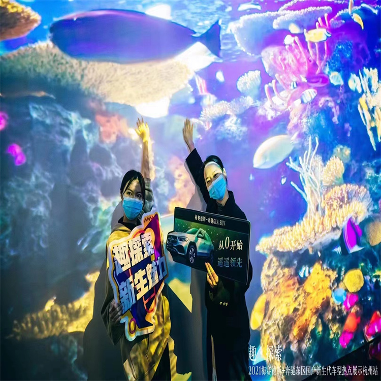 沉浸式互动投影奔驰车展 车展互动装置定制