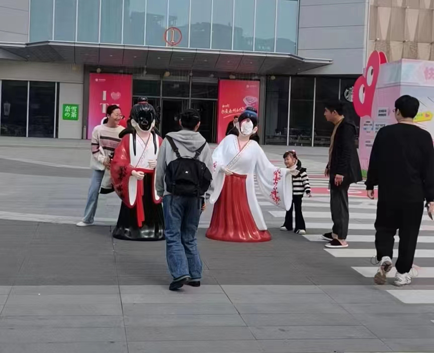国风拍照雕塑