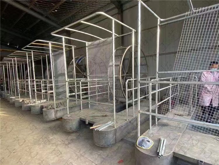 网红仓鼠脚踏船水上划船水上游乐景区必备