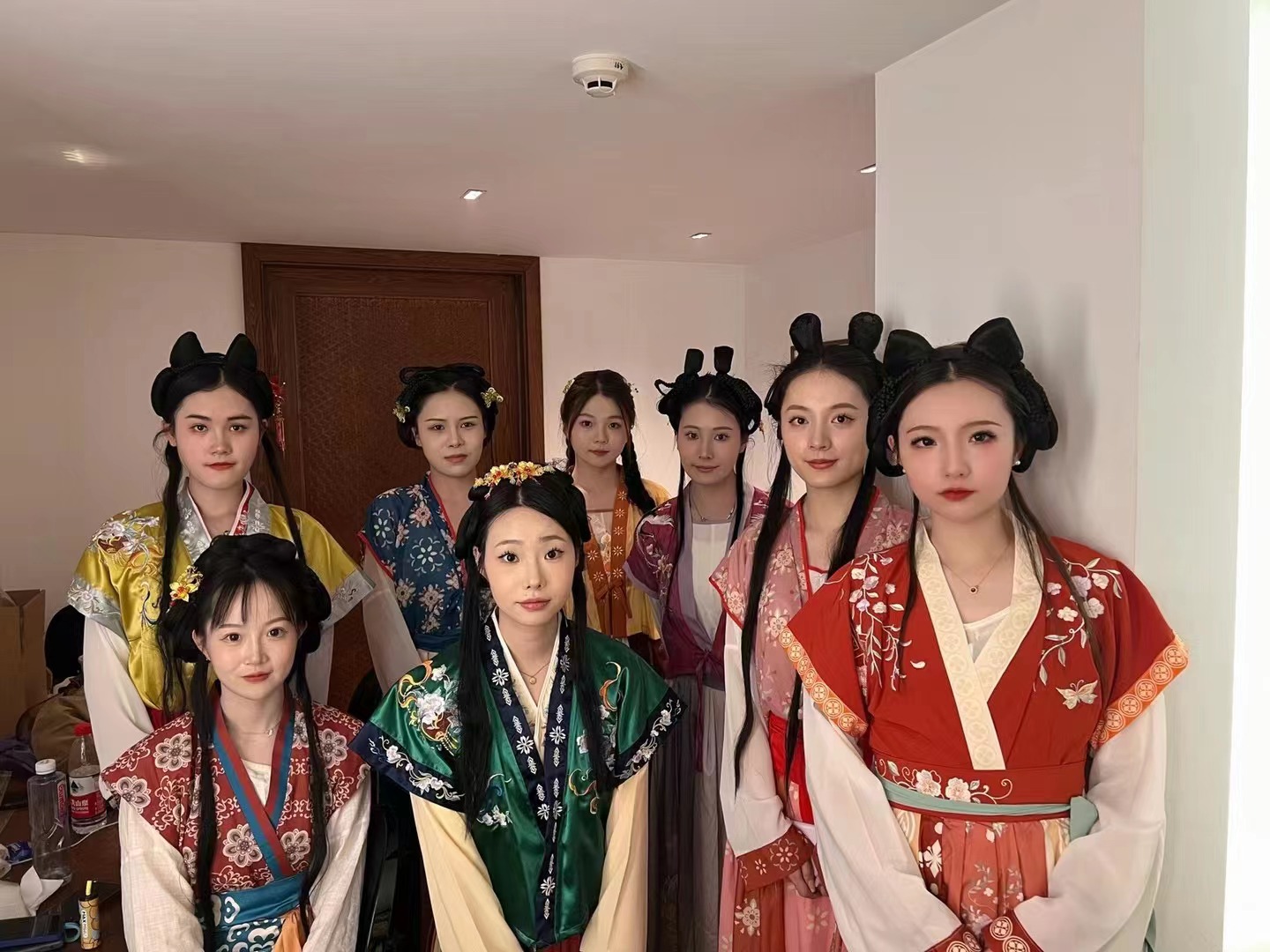 上海亦荨——兼职人员，礼仪，模特，车美，保安，地推，演艺