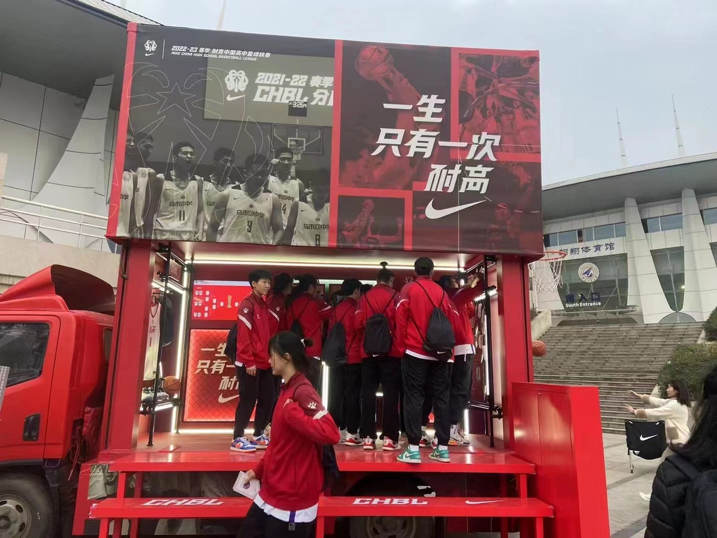 上海亦荨——户外大篷车商业展出