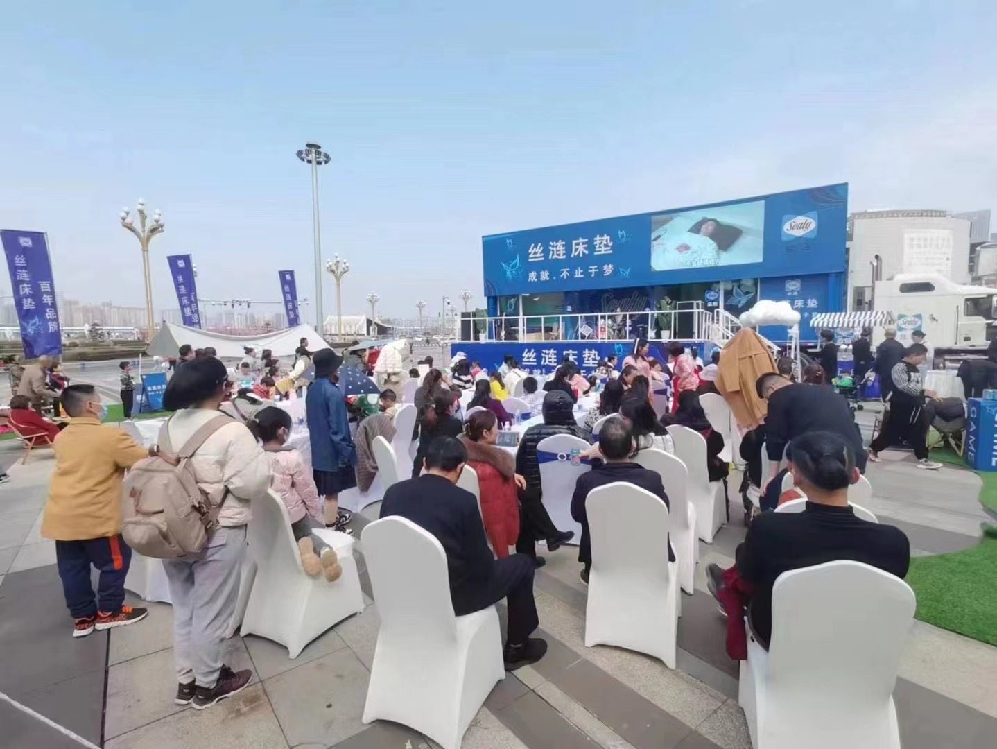 上海亦荨——户外大篷车商业展出
