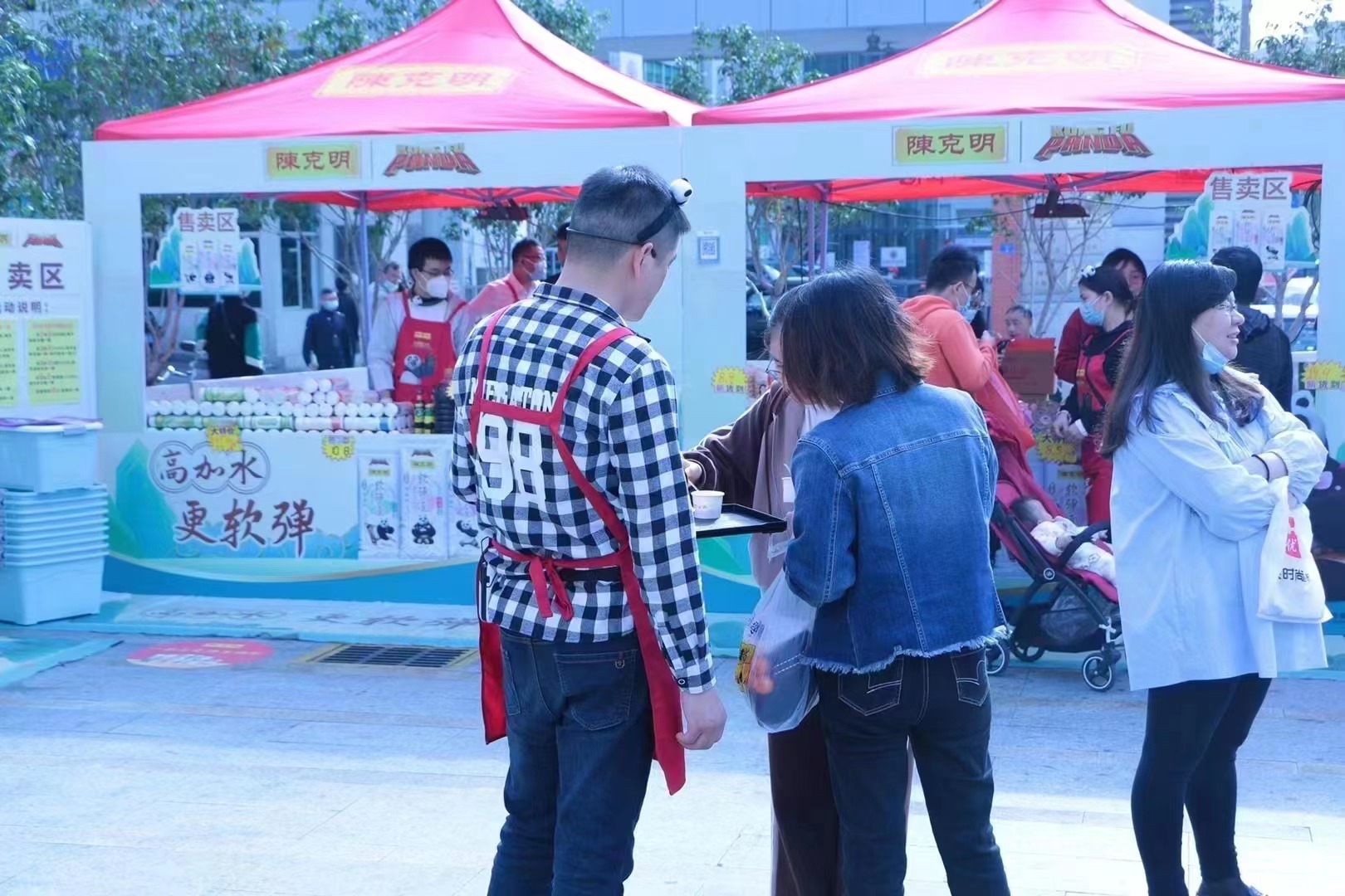 上海亦荨——户外大篷车商业展出