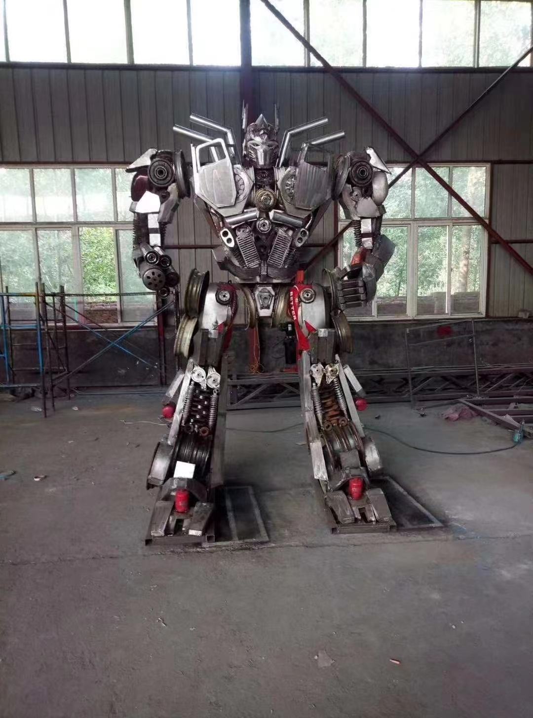 铁艺变形金刚