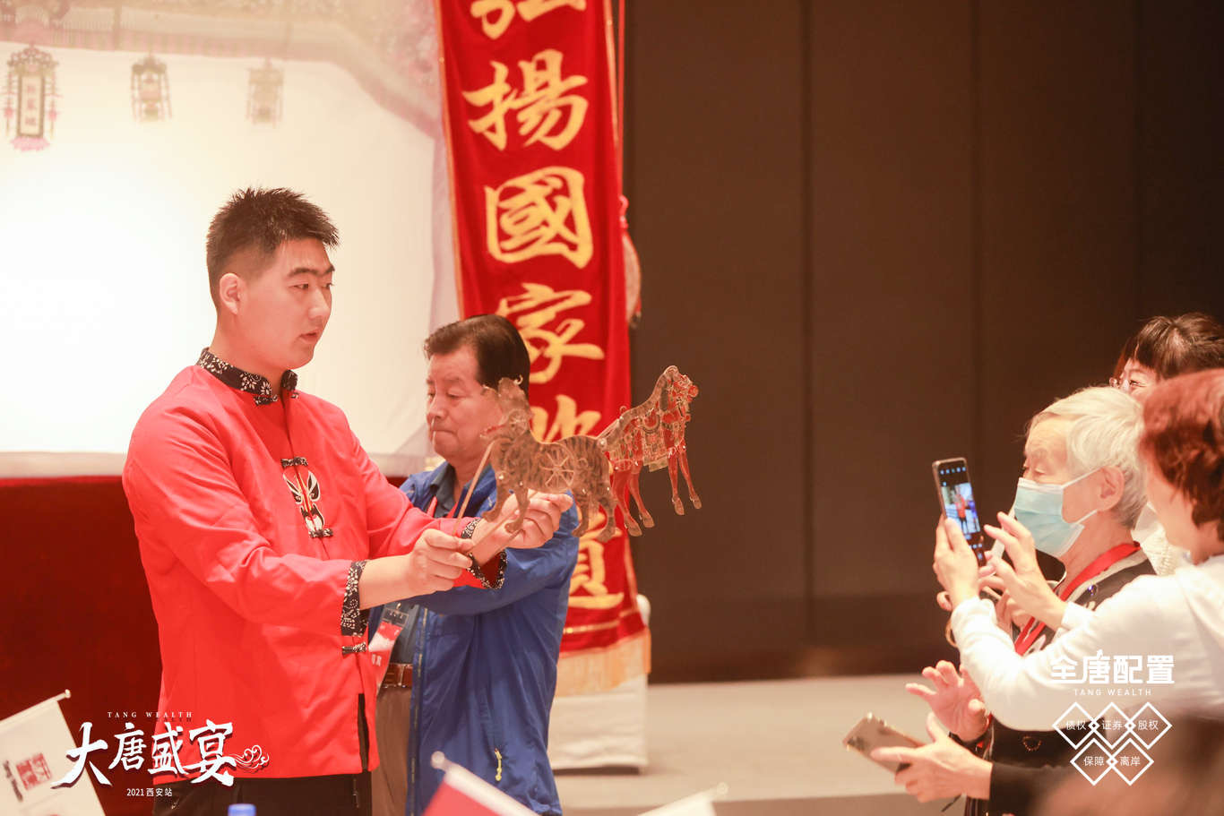 非遗皮影戏表演