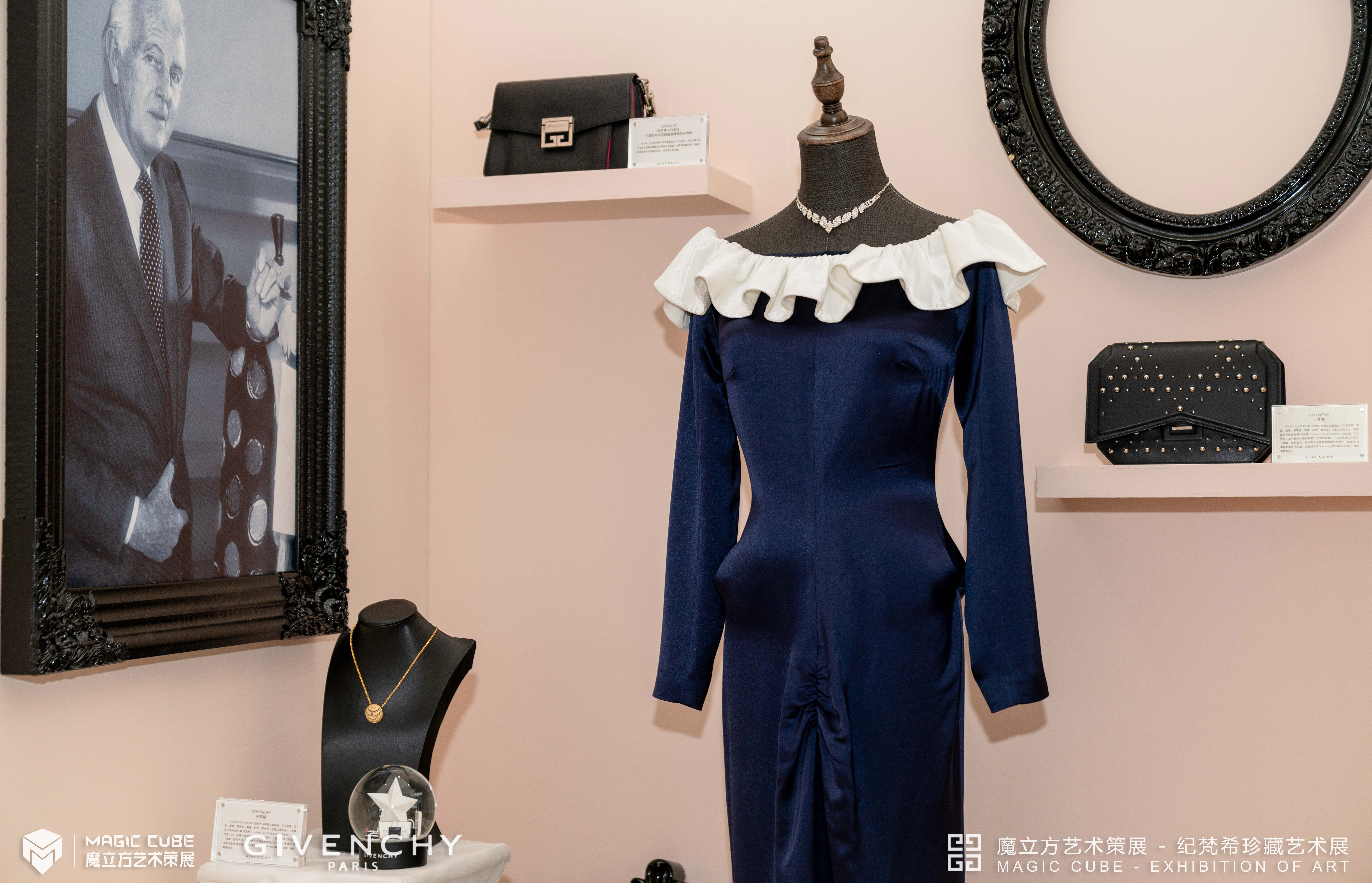 GIVENCHY  纪梵希箱包艺术展