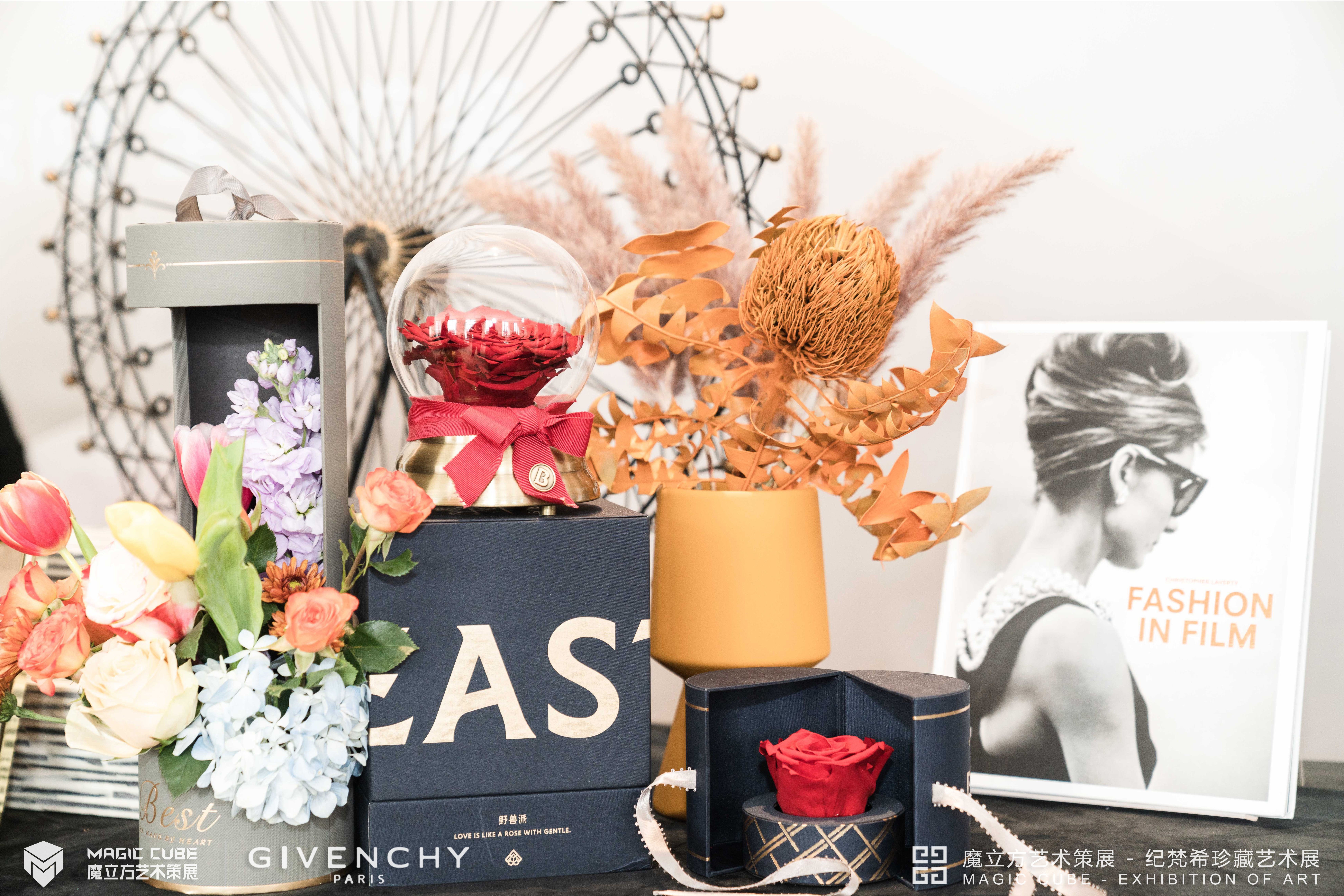 GIVENCHY  纪梵希箱包艺术展
