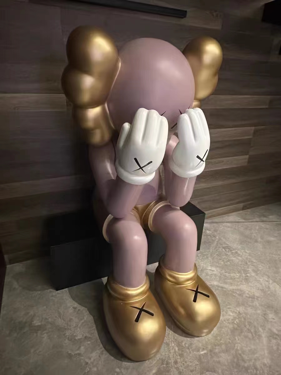 KAWS雕塑