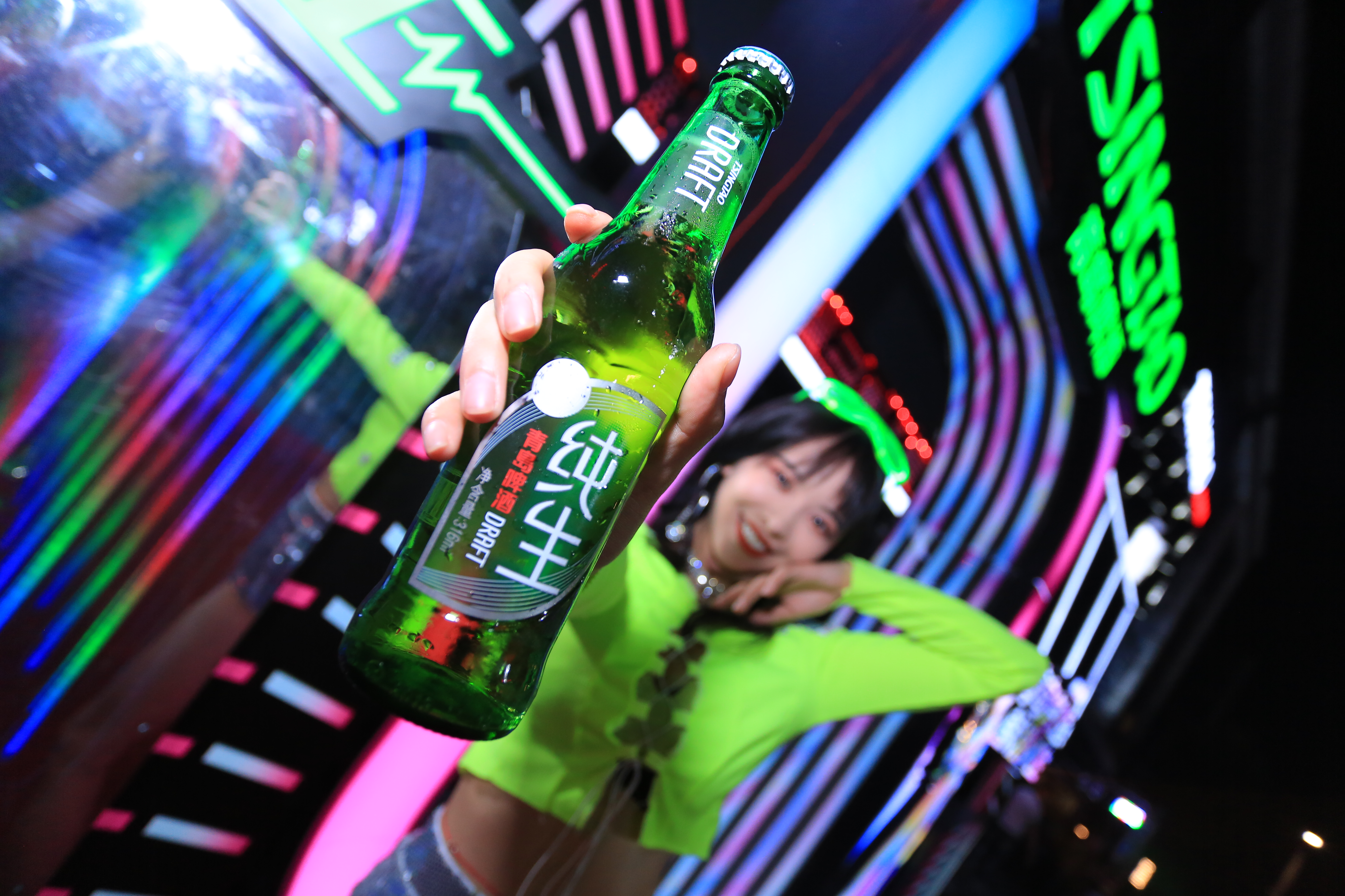 酒吧派对巡游活动