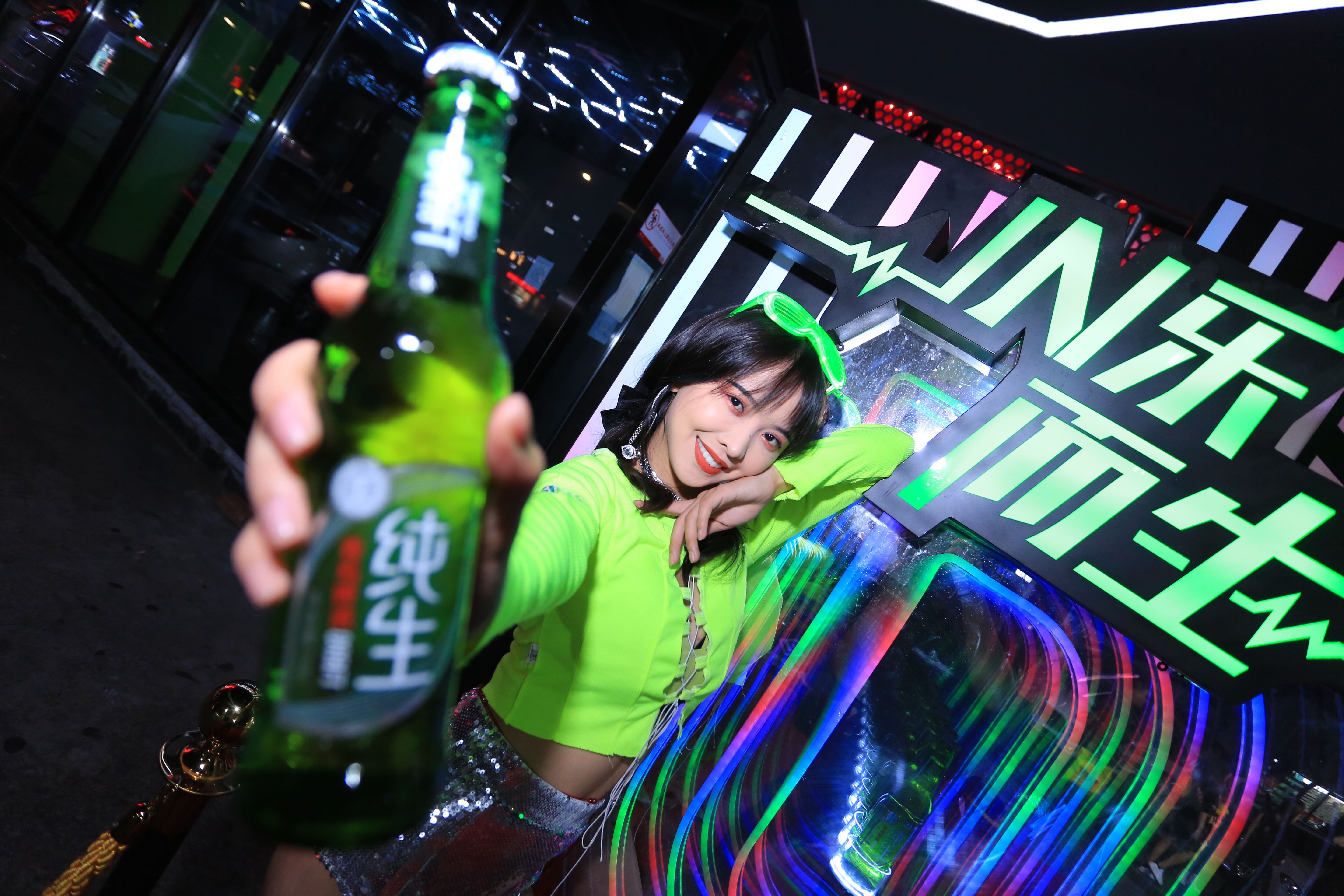 酒吧派对巡游活动