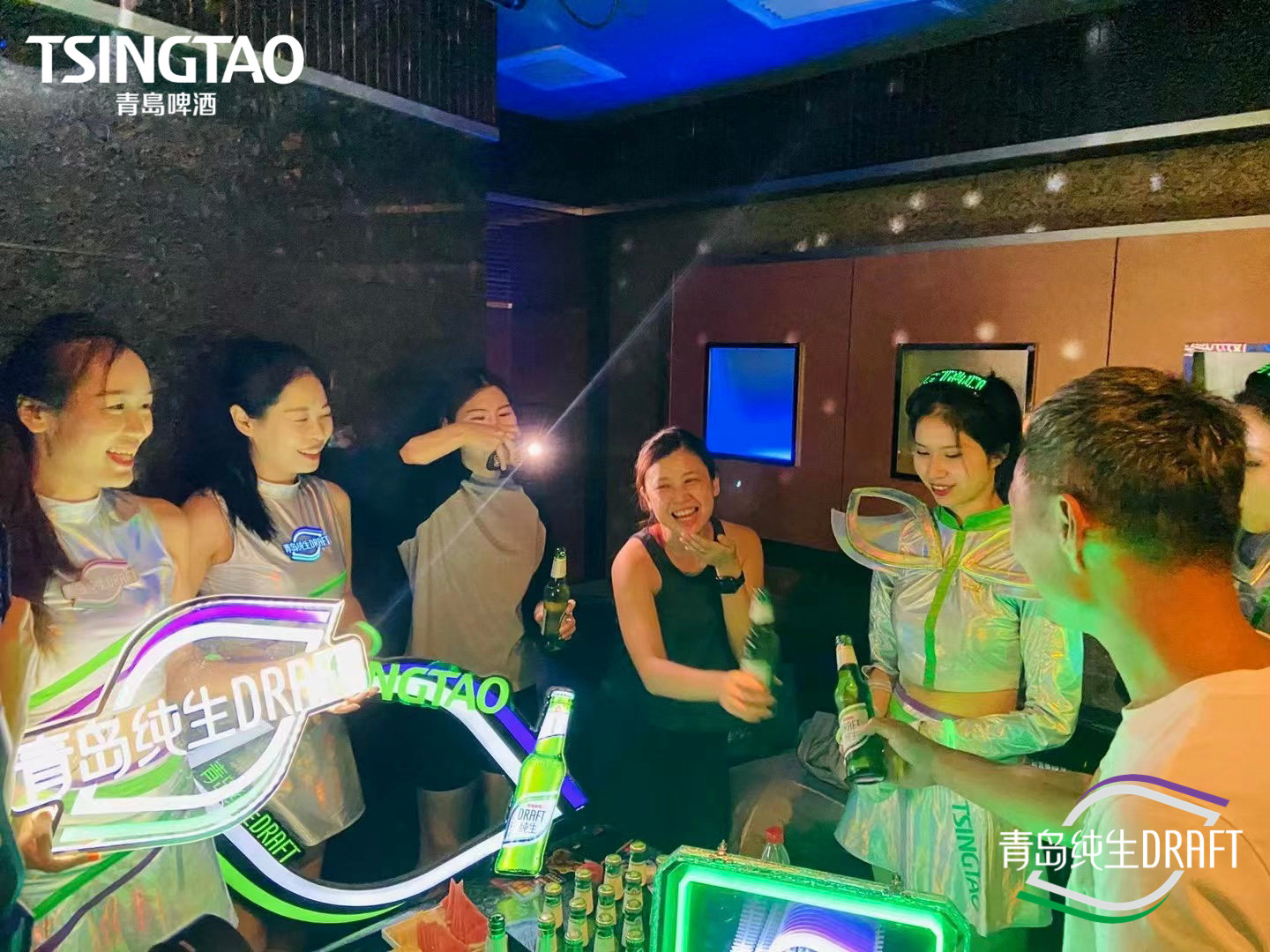 酒吧派对巡游活动
