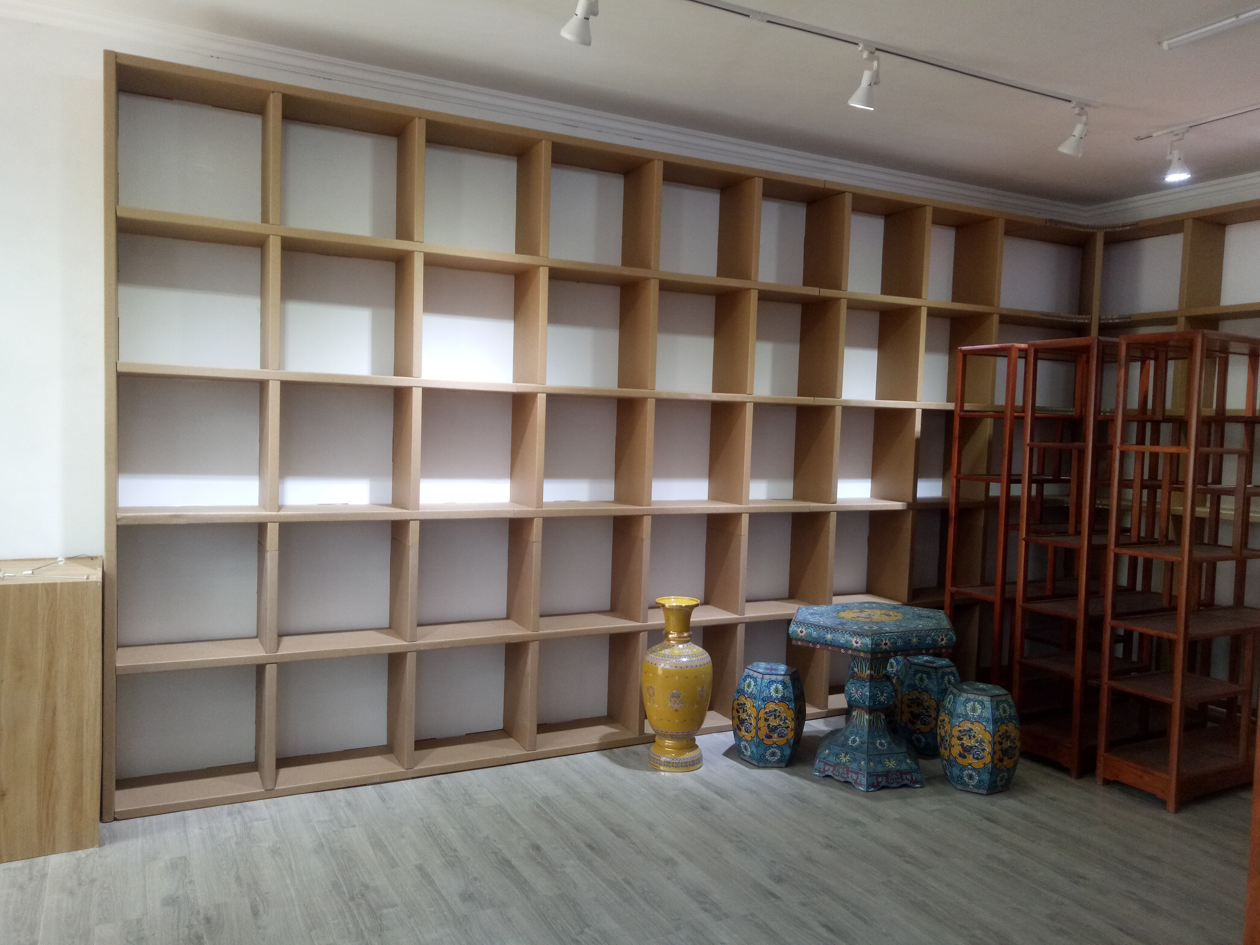 纸椅展台搭建美陈展示