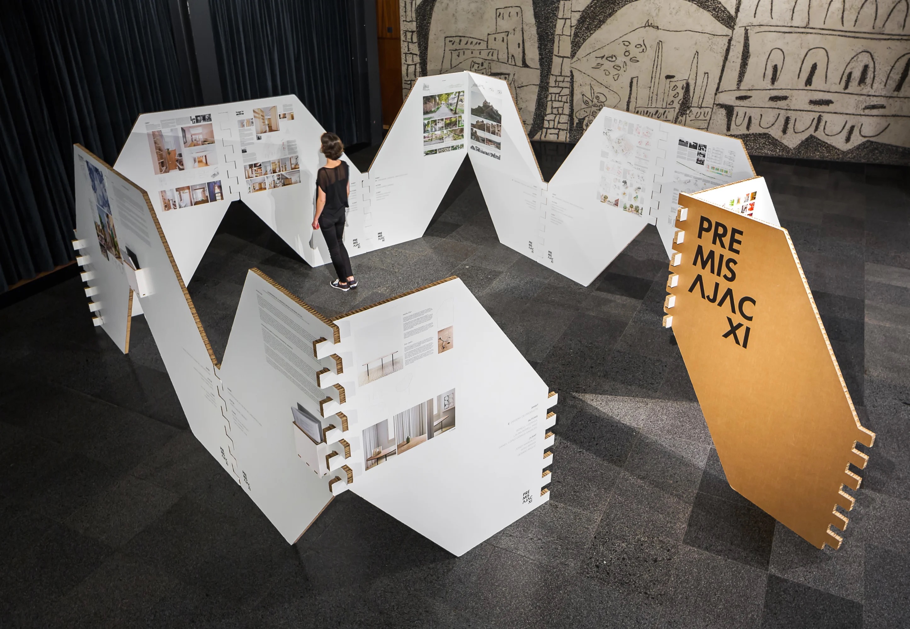 纸椅展台搭建美陈展示