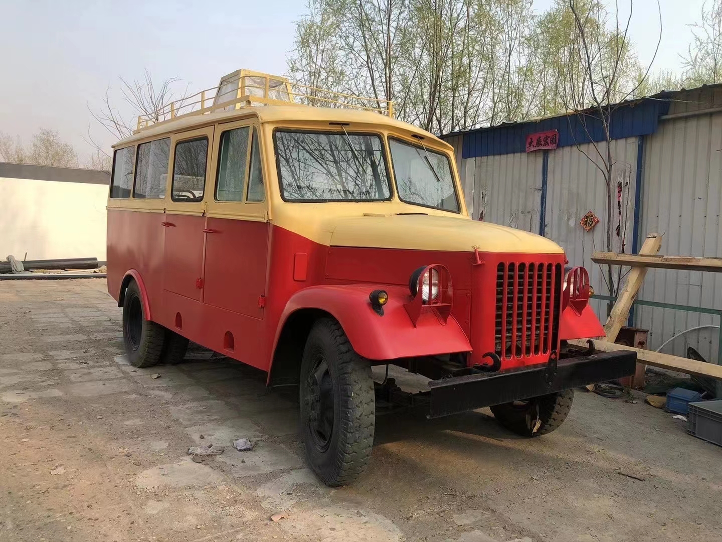 80年代公交车大巴车影视道具车