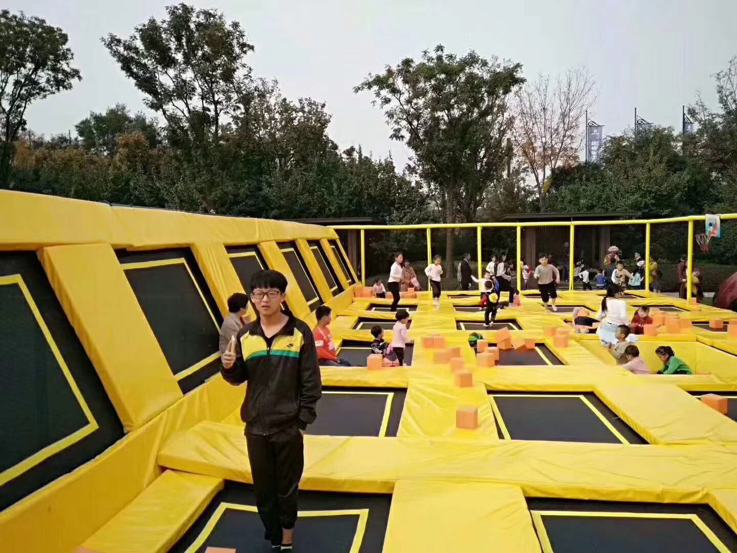 儿童蹦床租赁 室外大型蹦蹦床 游乐设备充气城堡滑梯出租