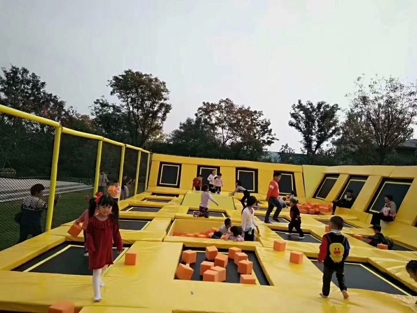 儿童蹦床租赁 室外大型蹦蹦床 游乐设备充气城堡滑梯出租