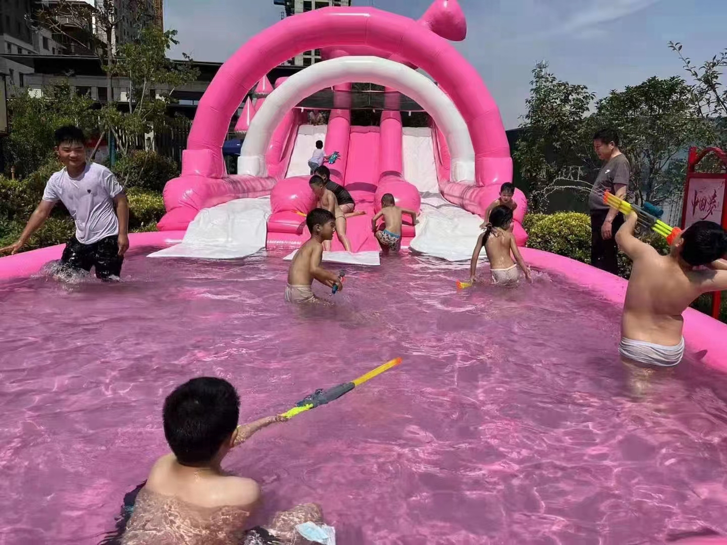 夏季水上乐园水上充气城堡冲关气模道具租赁供应
