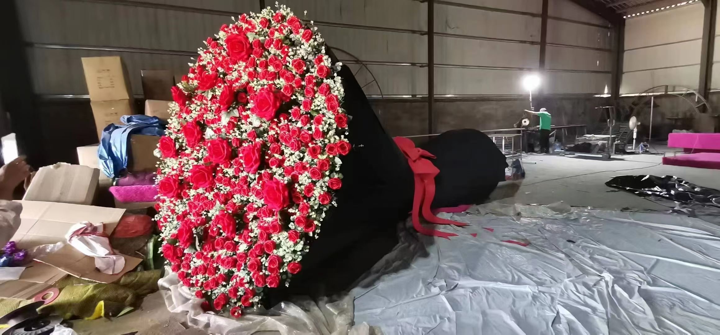 裱糊精品巨型花束工厂520巨型玫瑰花美陈工厂直销