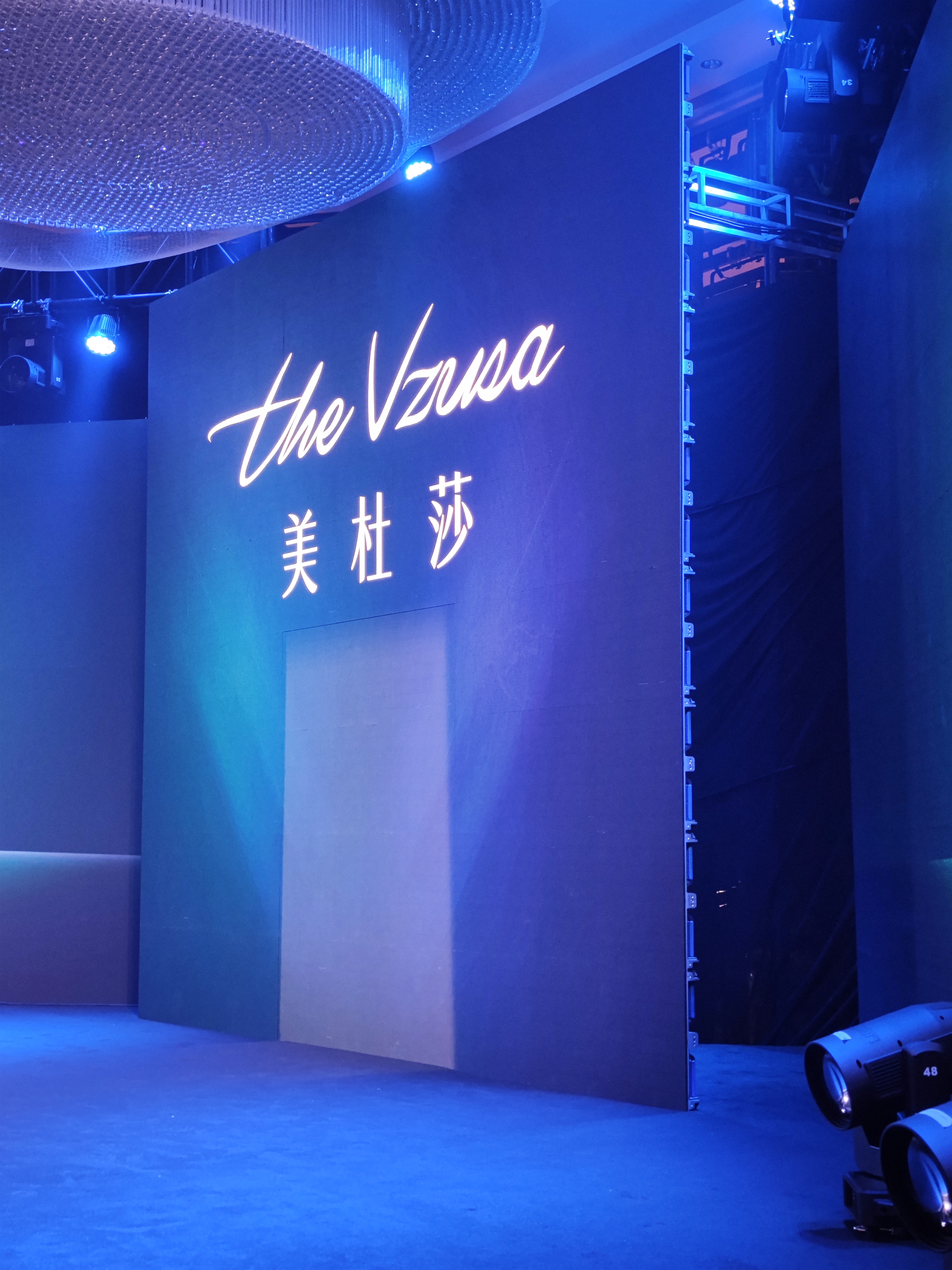 抽屉式LED开门