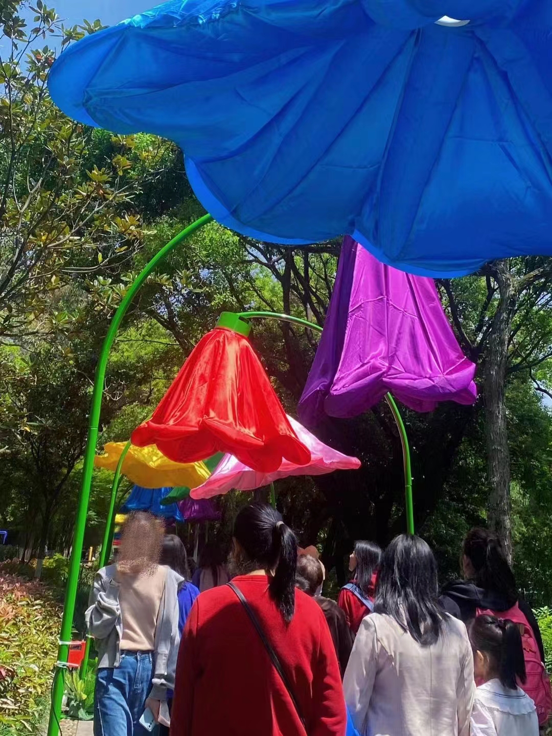 仿真绿雕绢花熊玫瑰兔子礼物熊盒子月亮湾气球小屋感应花美陈布景