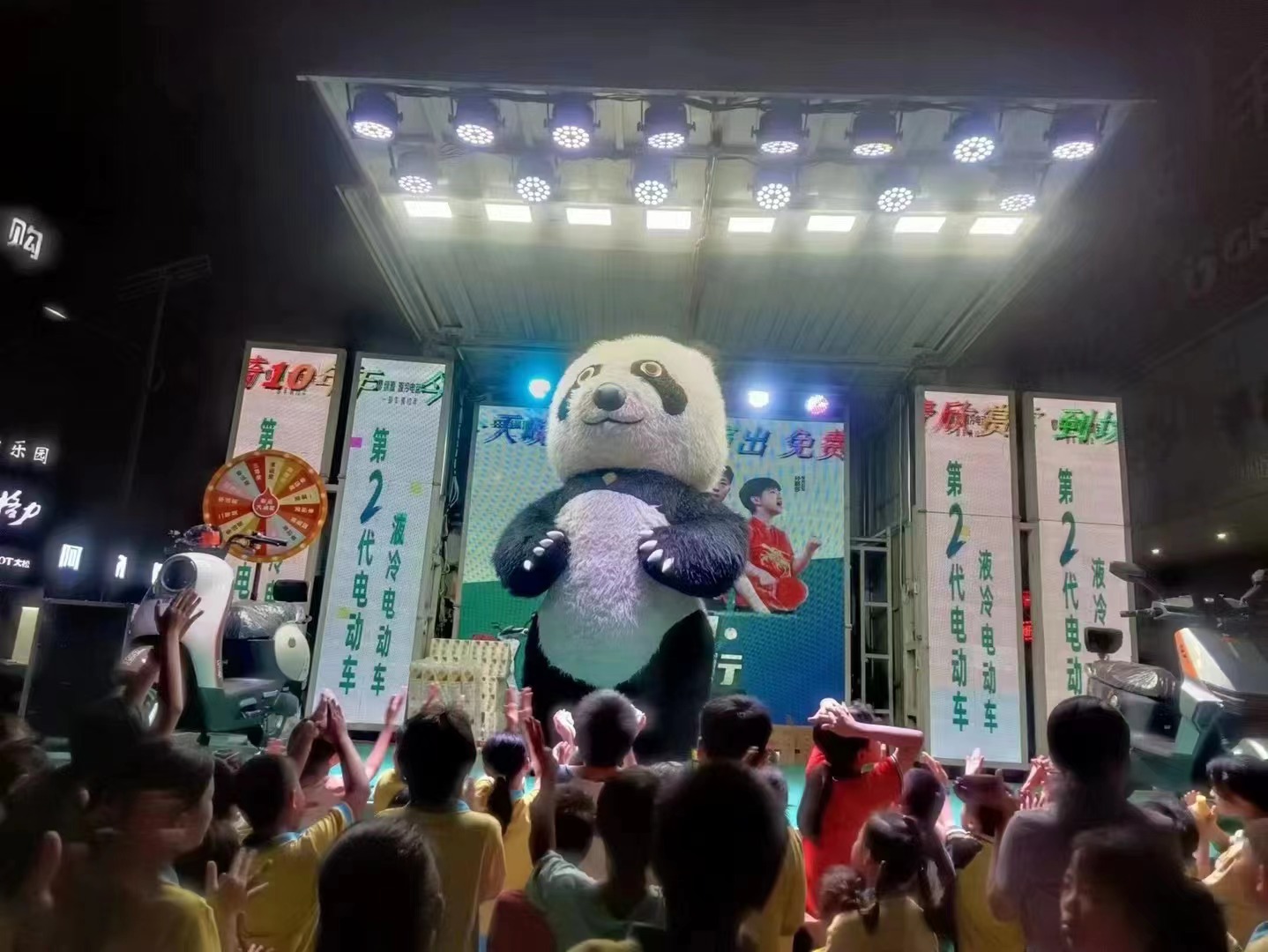 上海亦荨——户外大篷车商业展出