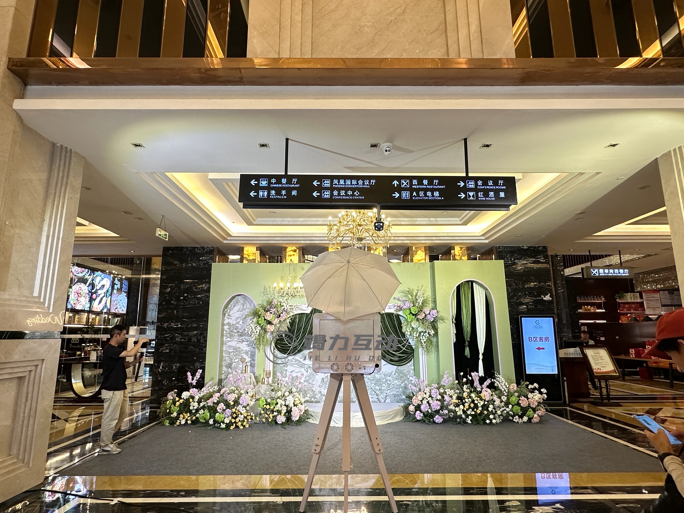 江门<font style="color: #FF8F00 !important;">婚礼</font>photobooth互动