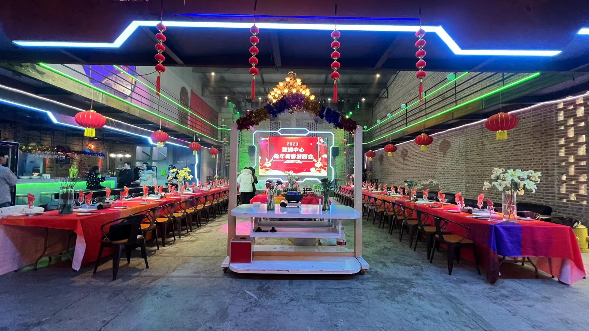 露营地草坪婚礼拓展训练团建轰趴场地拍摄租赁场地