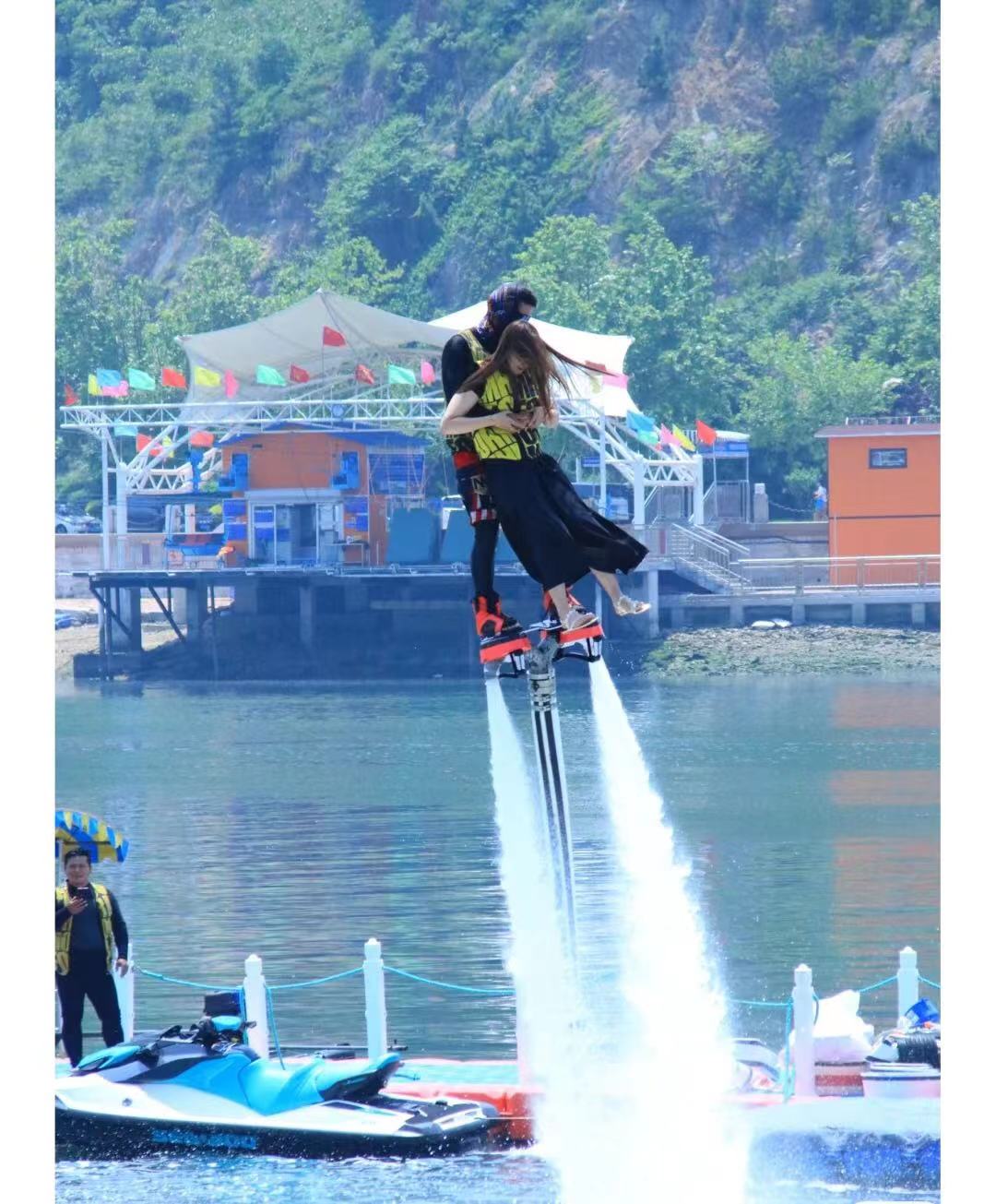 大型水上活动水中芭蕾水中带人飞人活动商场地产引流