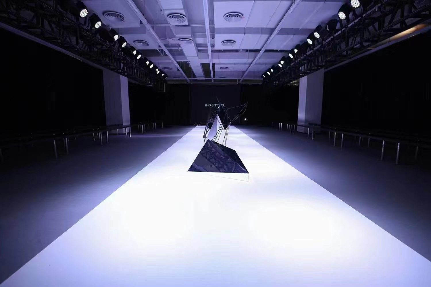 HPLY / H·GENTEEL 发布会秀场