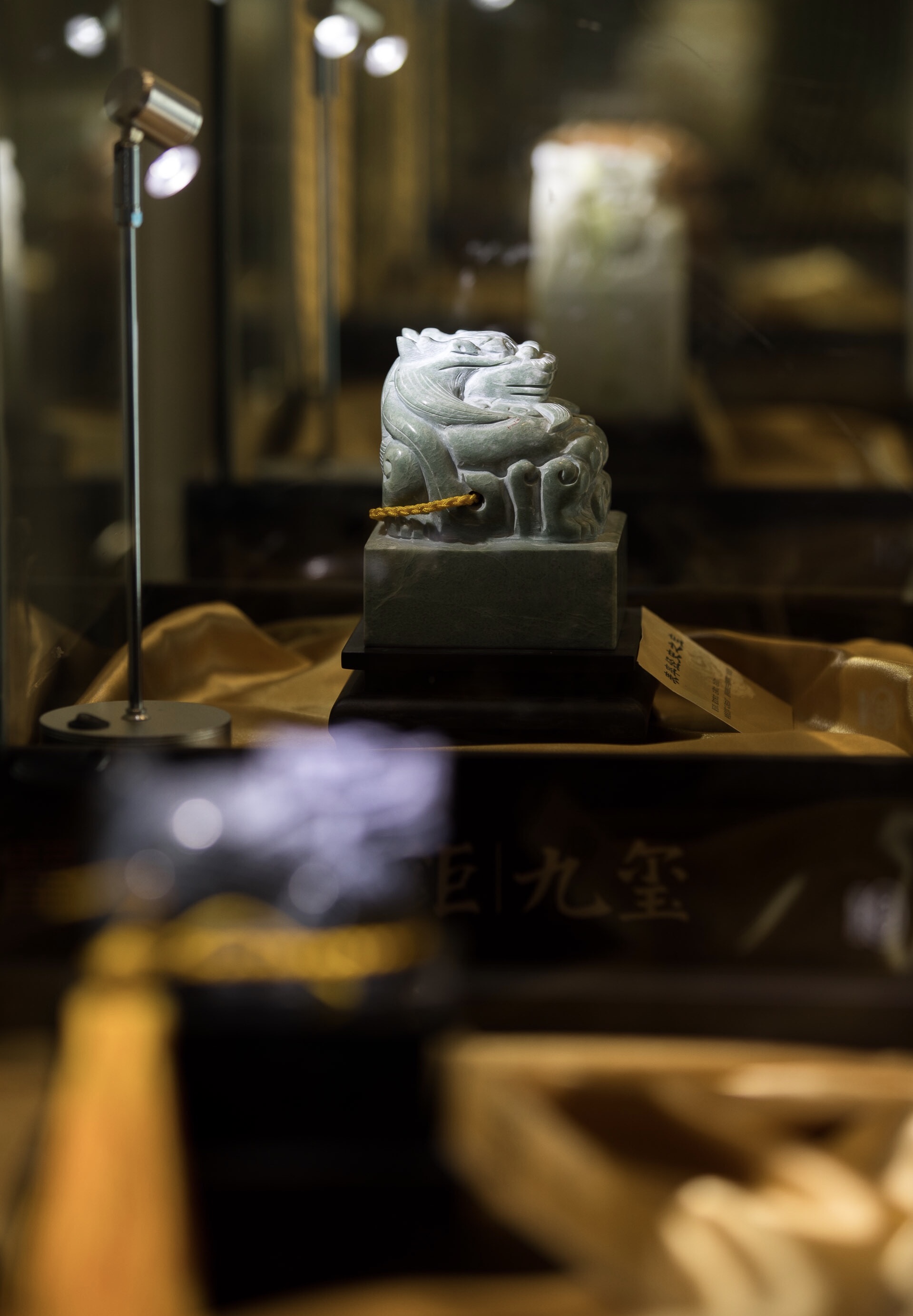 皇家非遗展龙袍玉玺团扇凤冠唐三彩